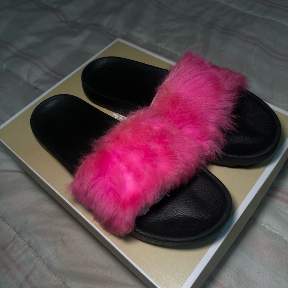Fur Ugg slide size 8.5